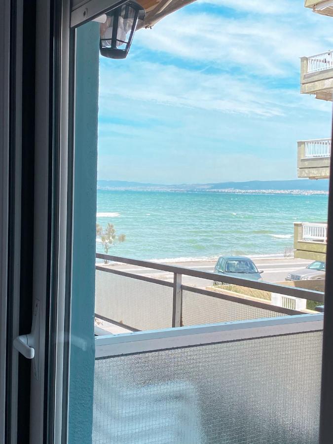Appartement A Wonderful In Front Of The Sea! Peraía