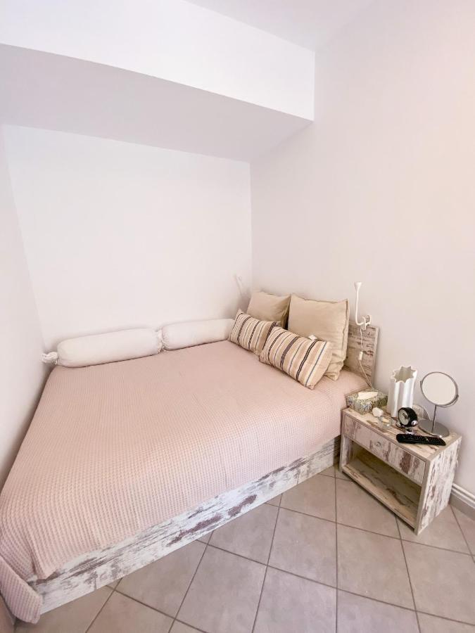 Apartment A Wonderful In Front Of The Sea! Peraía