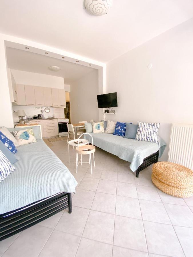 Apartment A Wonderful In Front Of The Sea! Peraía